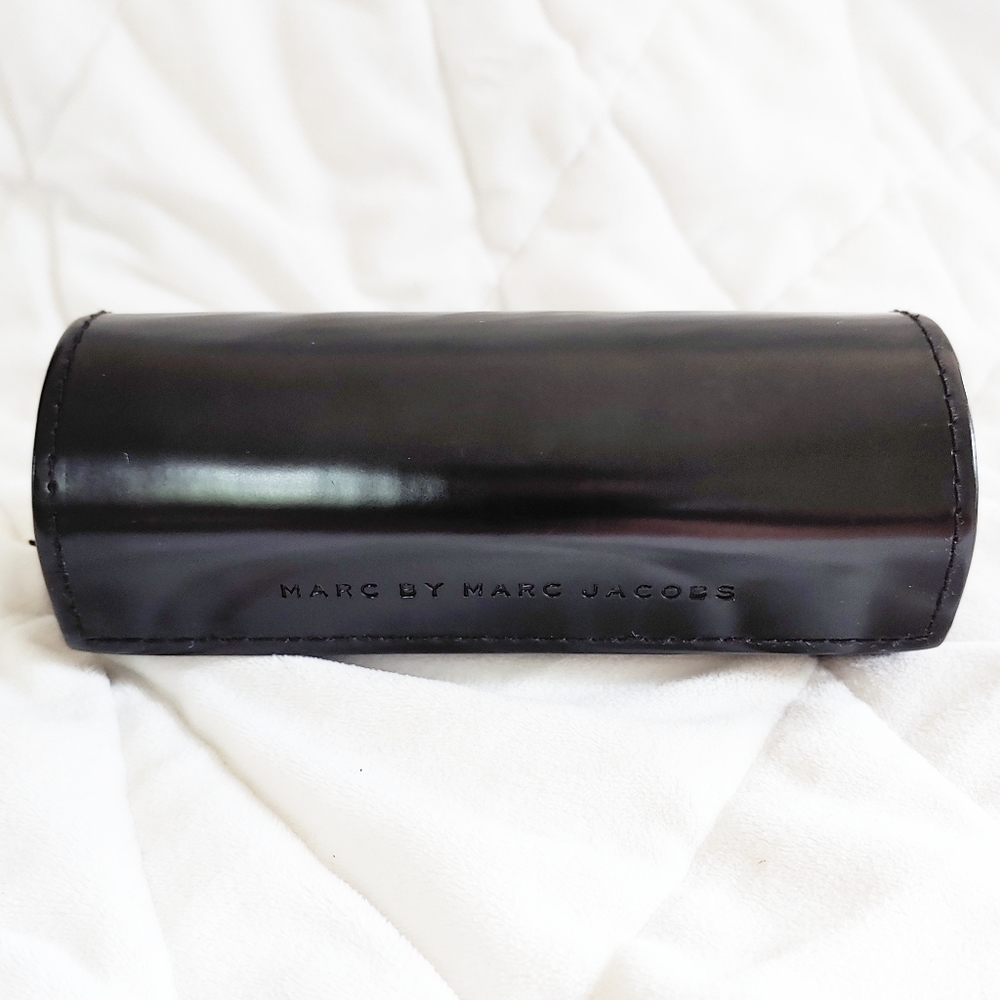 Marc by Marc Jacobs Round Sunglasses Case
